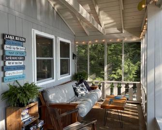 Sebec Lake at its finest! - Dover Foxcroft - Sala de estar
