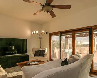 Sunset Views From This Hilltop Fountain Hills Gem! - Fountain Hills - Wohnzimmer