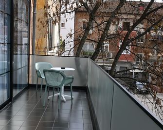 Vatër Apartments - Tirana - Balkong