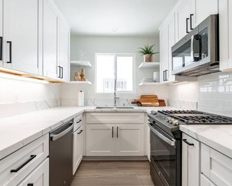 The Rosemont - La Jolla Luxury - San Diego - Kitchen