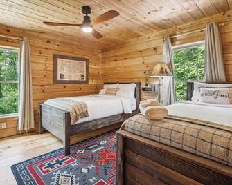 Fire Pit & Bbq: Lake Lure Cabin W/ Outdoor Oasis! - Rutherfordton - Bedroom