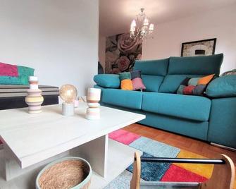 Coquetty Housing In Santander Bay - El Astillero - Sala de estar