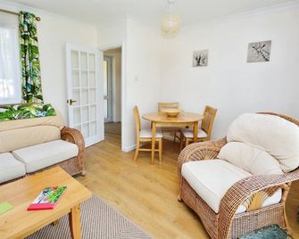 The Willows - Newport - Living room