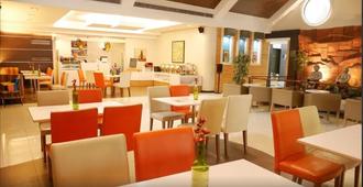 Circle Inn - Hotel & Suites - Bacólod - Restaurante