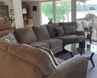 Lakefront Living in Madison - Madison - Living room