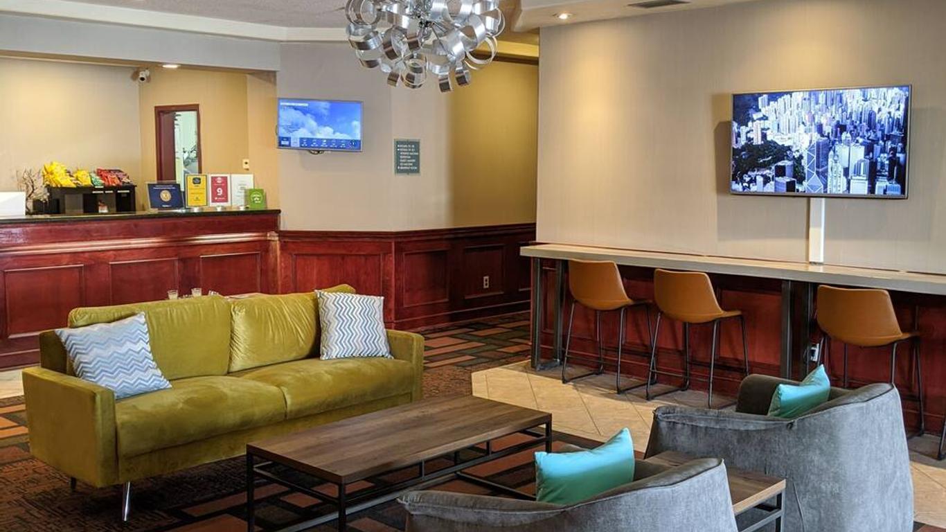 Foxwood Inn & Suites