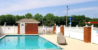 Home Inn & Suites - Montgomery - Pool