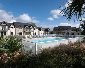 Appart'Hôtel Mont Saint Michel Résidence Fleurdumont - Beauvoir - Pool