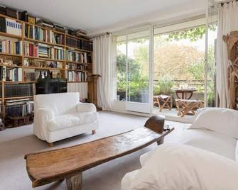 Neuilly Residential-Victor Hugo, Maillot- American Hospital,+Parking Bus Taxi M° - Neuilly-sur-Seine - Living room