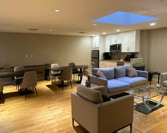 National at 888 Sixth Avenue - Furnished Apartments - New York - Lounge