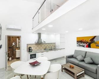 Maredimo Village Porto Casa 1 - Porto - Living room