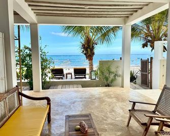 La Villa de Victor Kigomani - Kigomani - Balcon