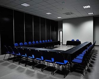 Tri Hotel Executive Lajeado - Lajeado - Konferenční místnost
