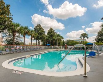 Comfort Inn & Suites Near Universal Orlando Resort-Convention Ctr. - Ορλάντο - Πισίνα