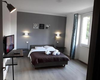 Hotel Saint Charles - Rambouillet - Bedroom