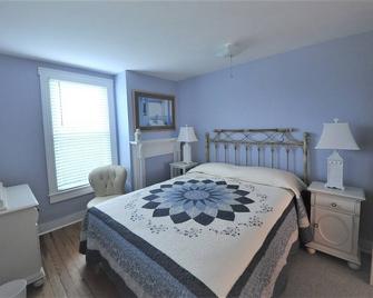 Beautiful home & short walk to beach, restaurants, and marinas in Rock Hall, MD - Rock Hall - Спальня