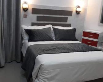 Kaazmein Lodge - Livingstone - Bedroom