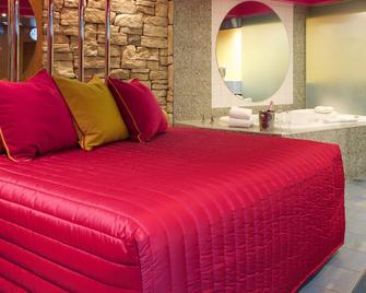 Le Chabrol Hotel and Suites - Montreal - Bedroom
