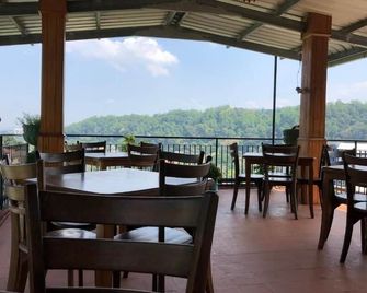 نزل شارون - كاندي - مطعم