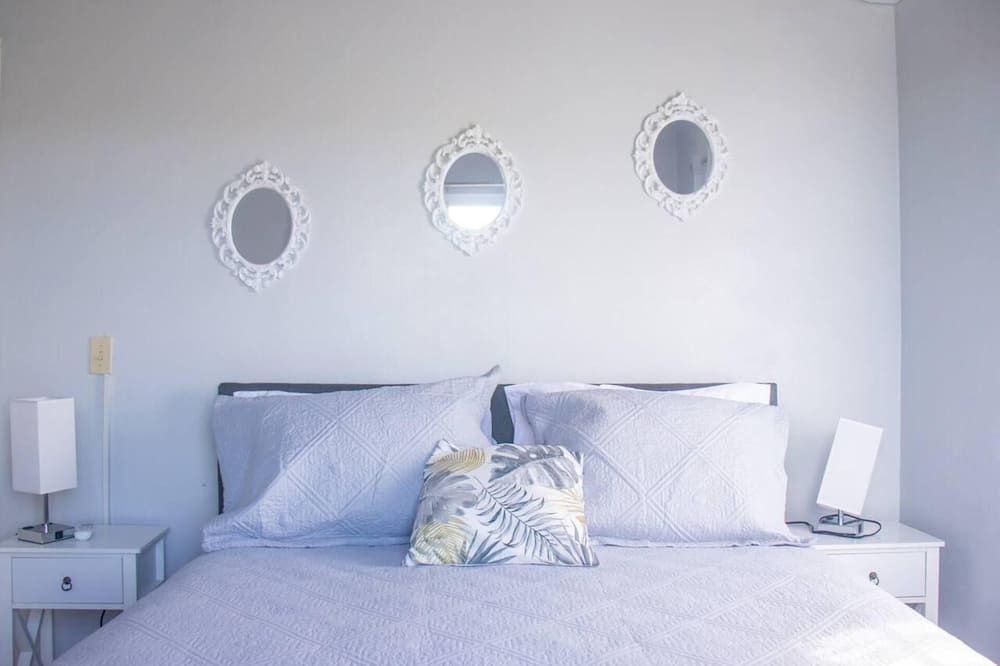 Apt 2 Stylish 2 bed Cosy and Comfortable - Potters Village - Bedroom