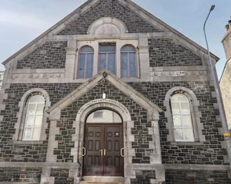 The Church - Holyhead - Gebäude
