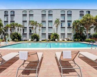 Plaza Hotel Fort Lauderdale - Fort Lauderdale - Bể bơi