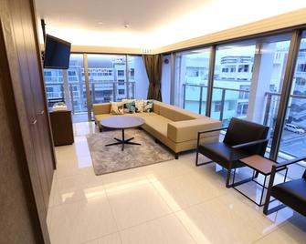 Tabinoteitaku Okinawa Naha - Naha - Wohnzimmer