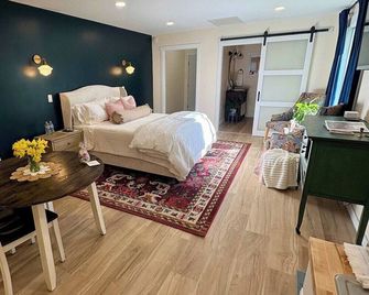 Raspberry Cottage Retreat: 5 mins to DT Enumclaw - Enumclaw