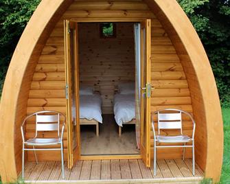 Broadstone Park Camping & Fishery - Coleford - Innenhof