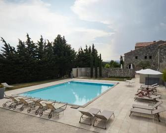 Le Pre De L'aube - Grignan - Басейн