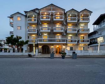 Bemyguest Comfort Zefyros - Neoi Poroi - Gebouw