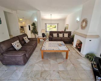 Semi-Detached 3 bedroom town house in Vale do Lobo - Vale do Lobo - Living room