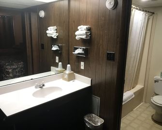 Budget Host Village Inn - Kirksville - Bad
