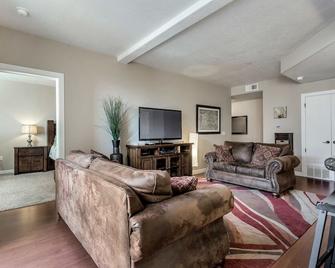 Downtown Condo by the Convention Center - Salt Lake City - Living room