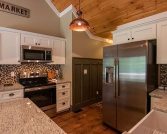 Cedar Hill Cottage - Secluded farmhouse near Serenbe and Atlanta. - Palmetto - Kitchen