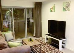 Tranquil, Relaxing Forrest Style Apartment - Braddon Cbd - Braddon - Living room