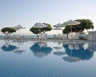 Maritimo Beach Hotel - Sisi - Pool