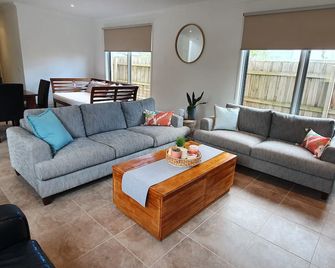 Large townhouse direct access to beautiful beach - Praia Safety - Sala de estar