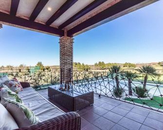 Luxe Experience Toledo | Pool | Bbq | Billiards | Billiards - Layos - Balcón