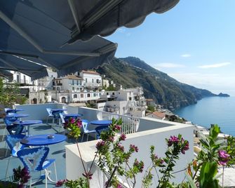 Hotel Holiday - Praiano - Balkon