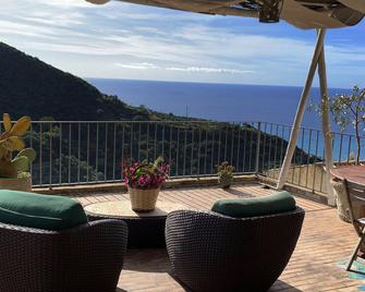 Albergo diffuso Ecobelmonte - Belmonte Calabro - Balcón