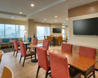 TownePlace Suites by Marriott Clovis - Clovis - Restaurace