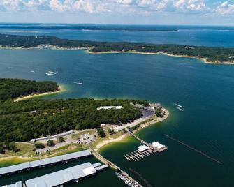 Cozy Duplex Style Cabin on Lake Texoma: Cabin 105 - Denison