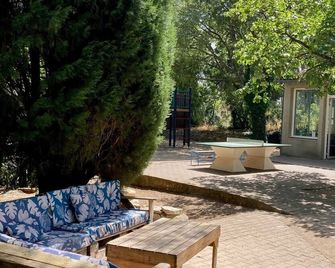 Auberge de Jeunesse HI Nîmes - Nîmes - Patio