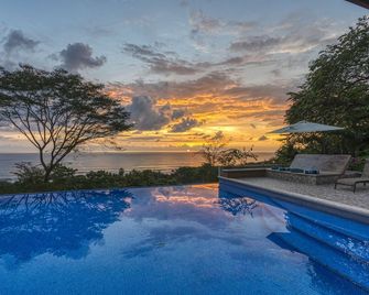 Multi-Level 6br Villa With Outstanding Sunset And Ocean Views! - Dominical - Pool