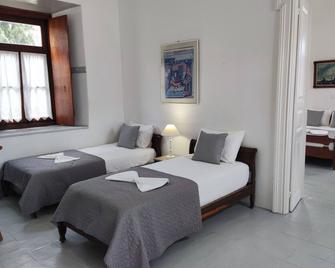 أخيلياس بنشن - Hydra - غرفة نوم