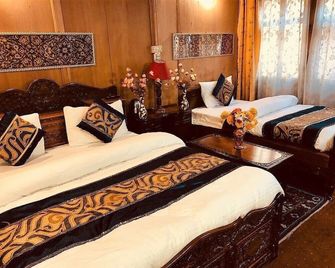 Golden Crest Dallake - Srinagar - Bedroom