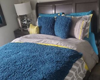 Beautiful clean and cozy home in Sunshine State Florida - Brandon - Bedroom
