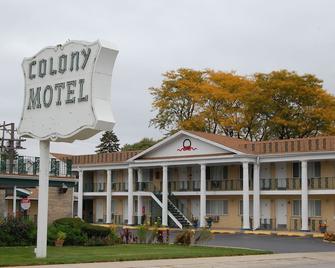 Colony Motel - Brookfield - Building