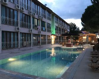 Oskar Thermal Hotel - Karahayit - Bazén